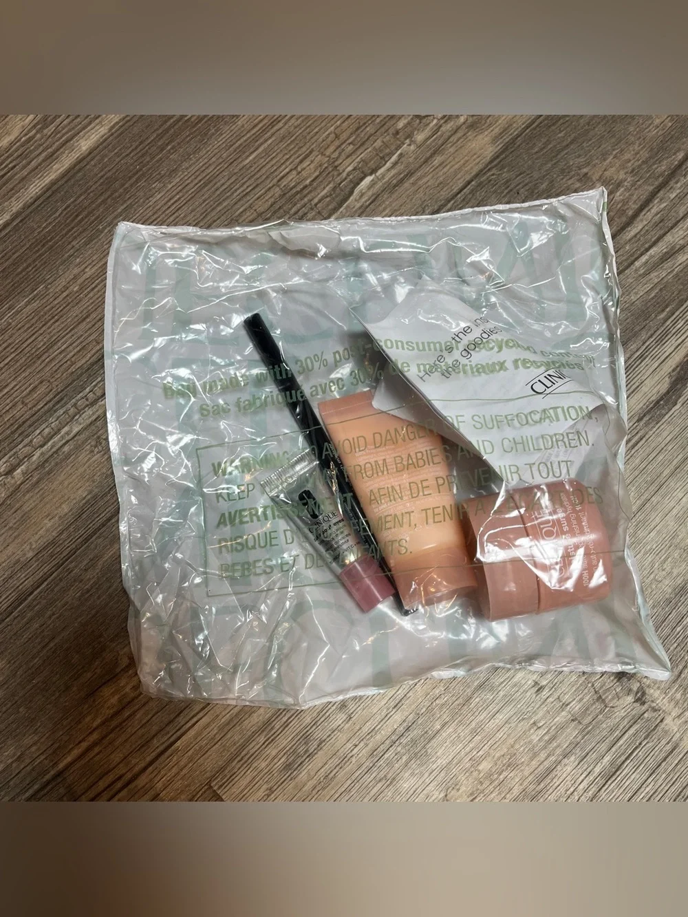 CLINIQUE Travel Bundle - Moisture Surge Hydrators, Eye Serum, Gel Eyeliner + Bag